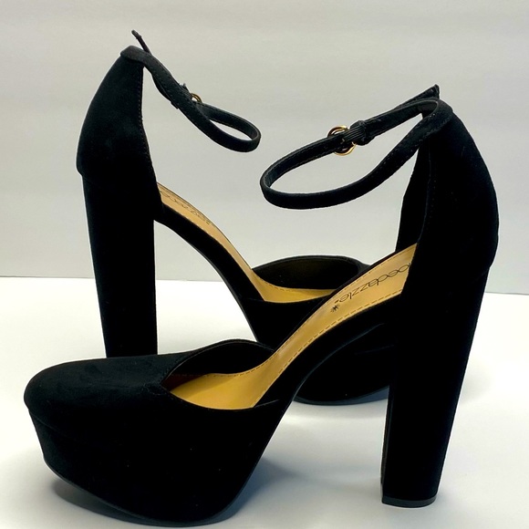 Shoes - Black Platform Heel—BRAND NEW! NEVER WORN